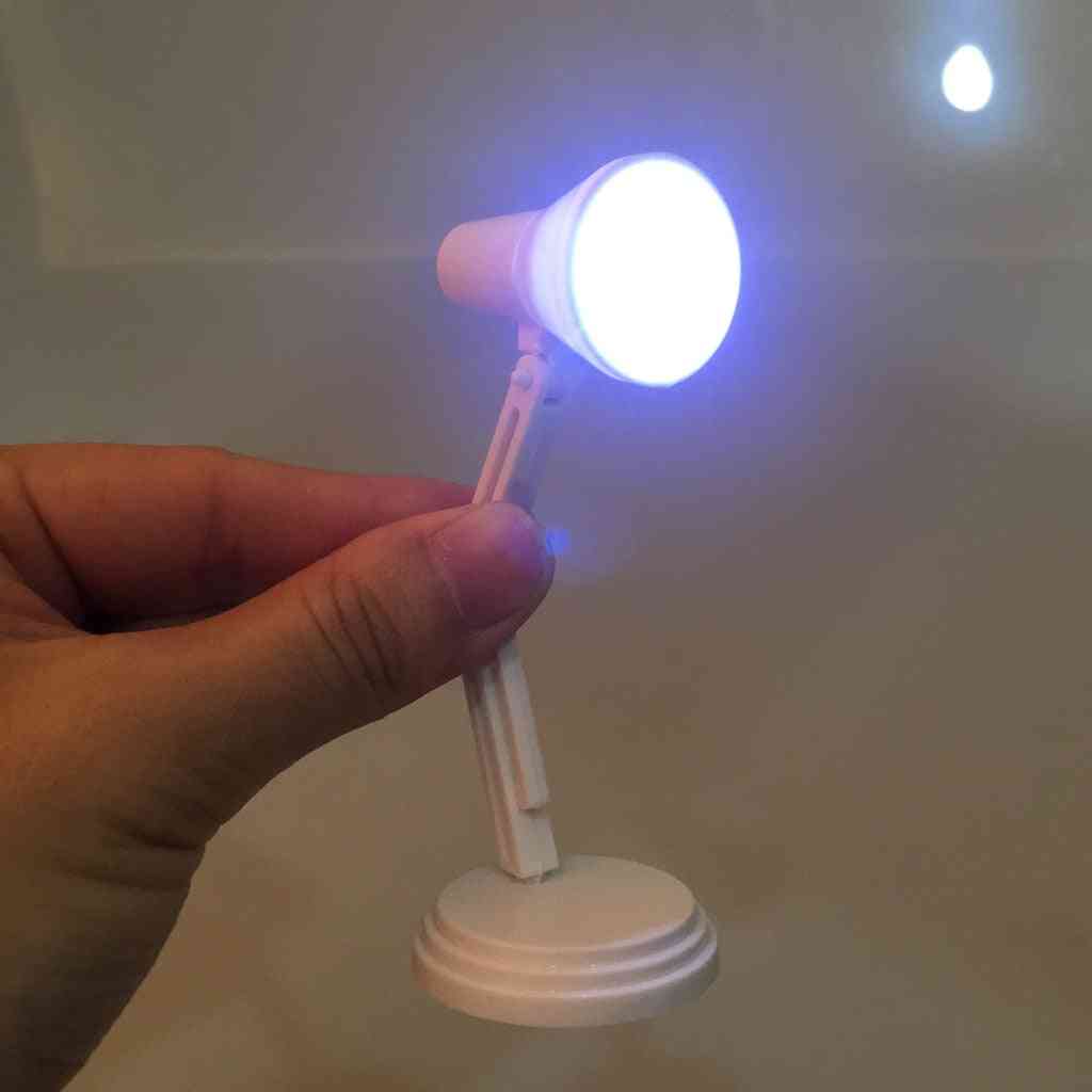 Weiße LED-Schreibtischlampe im Maßstab 1/6 Modellmöbel für heißes Spielzeug Puppenhauszubehör Kinder tun so, als würden sie Spielzeug spielen