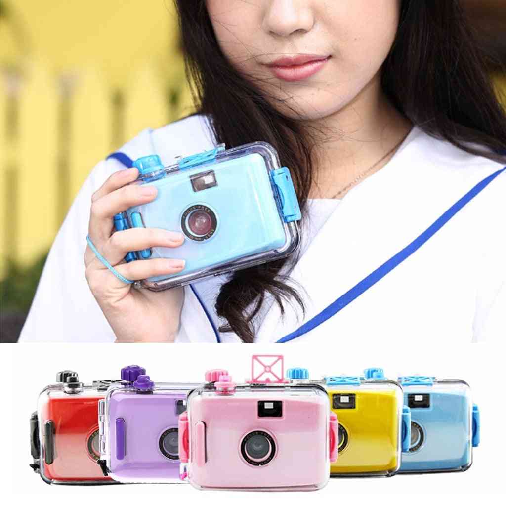 Vízálló, mini 35 mm-es filmformátumú kamera
