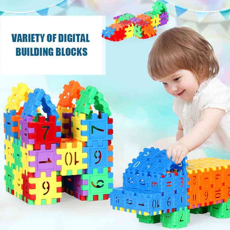 Copii care asamblează jucării de blocuri de construcții de case, puzzle educație timpurie ortografie cuburi digitale