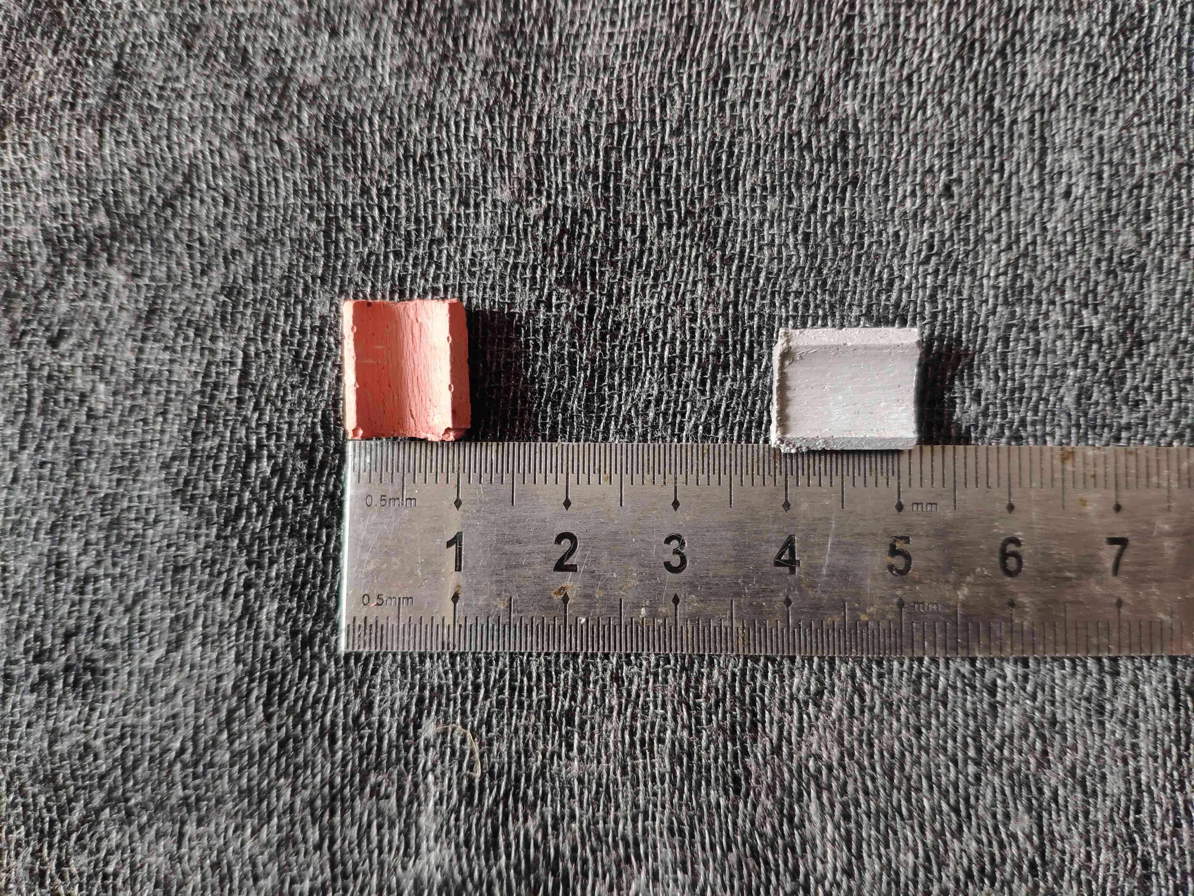 Miniaturni kalup iz silikagela za strešnik