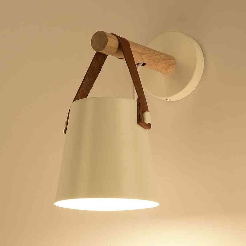 Nordisk moderne træ-væglampe