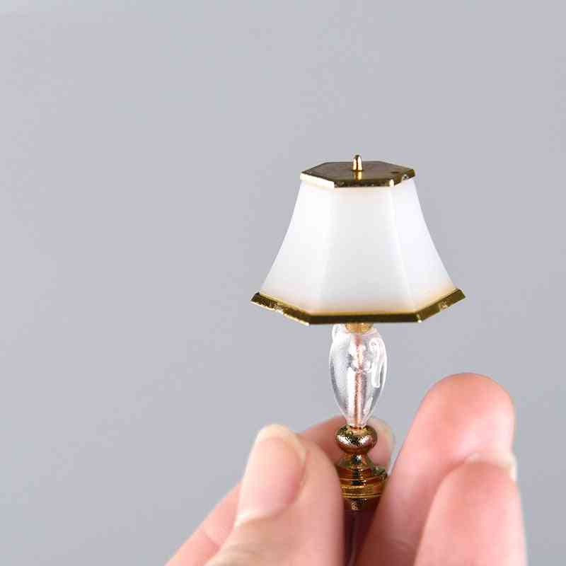 1:20 skala mini gulvlampe bordlys dukkehus stue soveværelse møbler dekor miniature lys