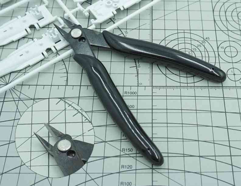 Diagonale tang - DIY handmodel tang voor model