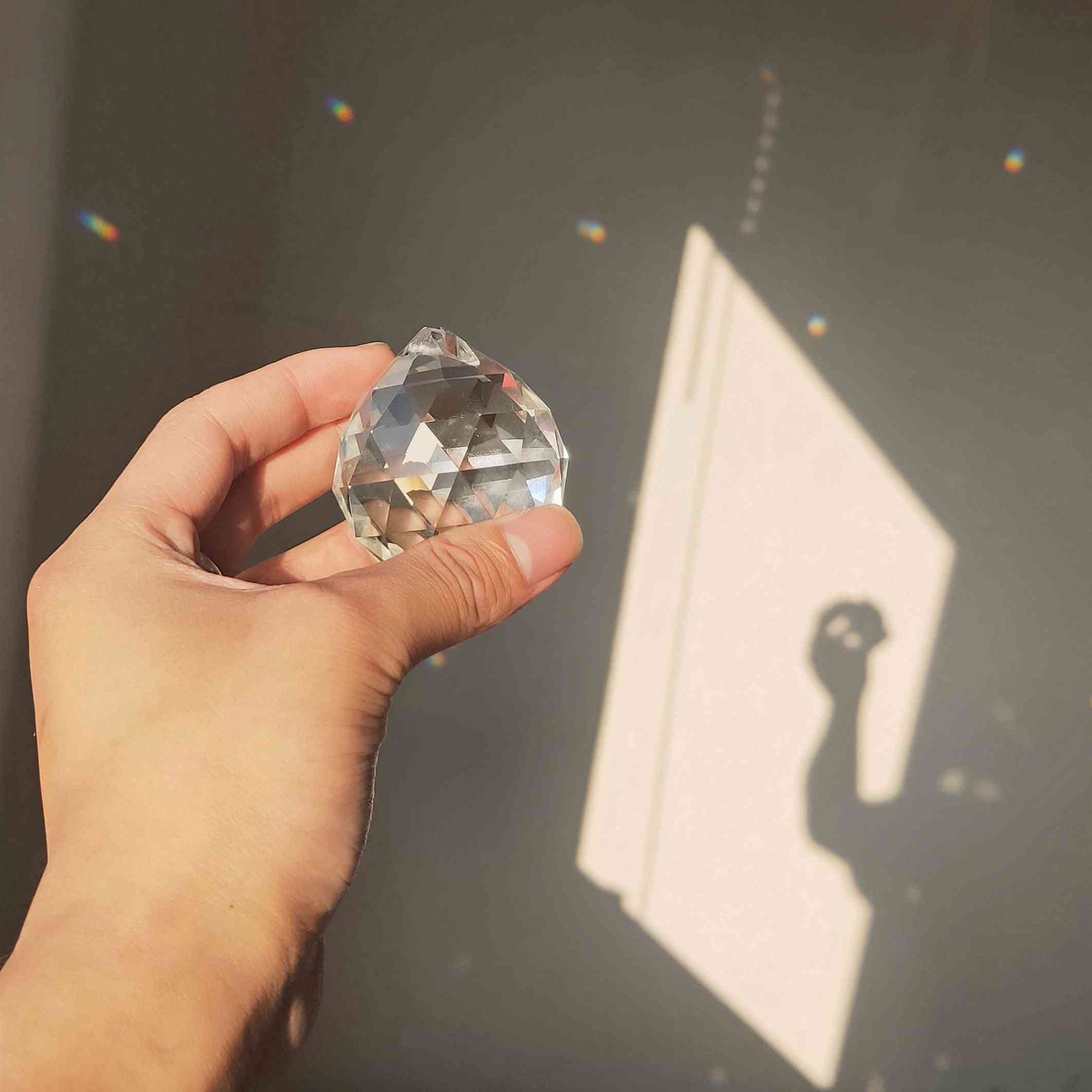 Prisme de sphère de boule de cristal suspendue Feng Shui de 50 mm pour pendentif Rainbow Suncatcher
