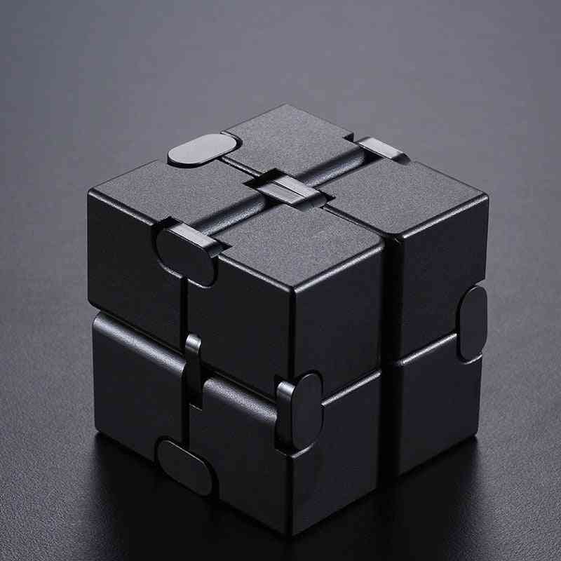 Cub infinit metalic pentru jucărie de stres - tip portabil