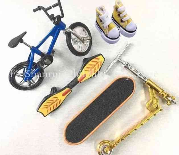 Mini dvojkolesový skúter a prstový skateboard