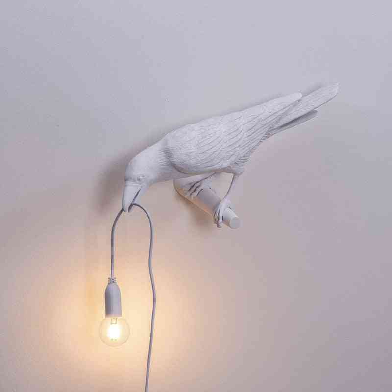 Severský dizajnér viedol malú vtáčiu lampu