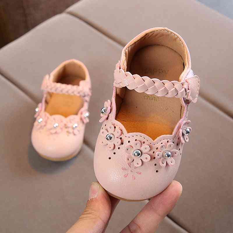 Kvety, topánky-topánky princeznej čižmy pre malé dieťa