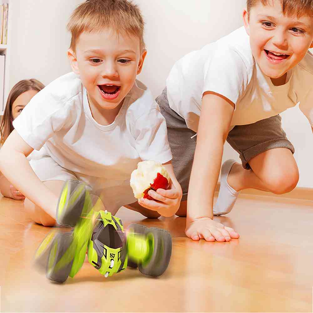 Drift deformation buggy roll bil, 360 graders roterande dubbelsidig flipfordon - leksaker för barn (grön)