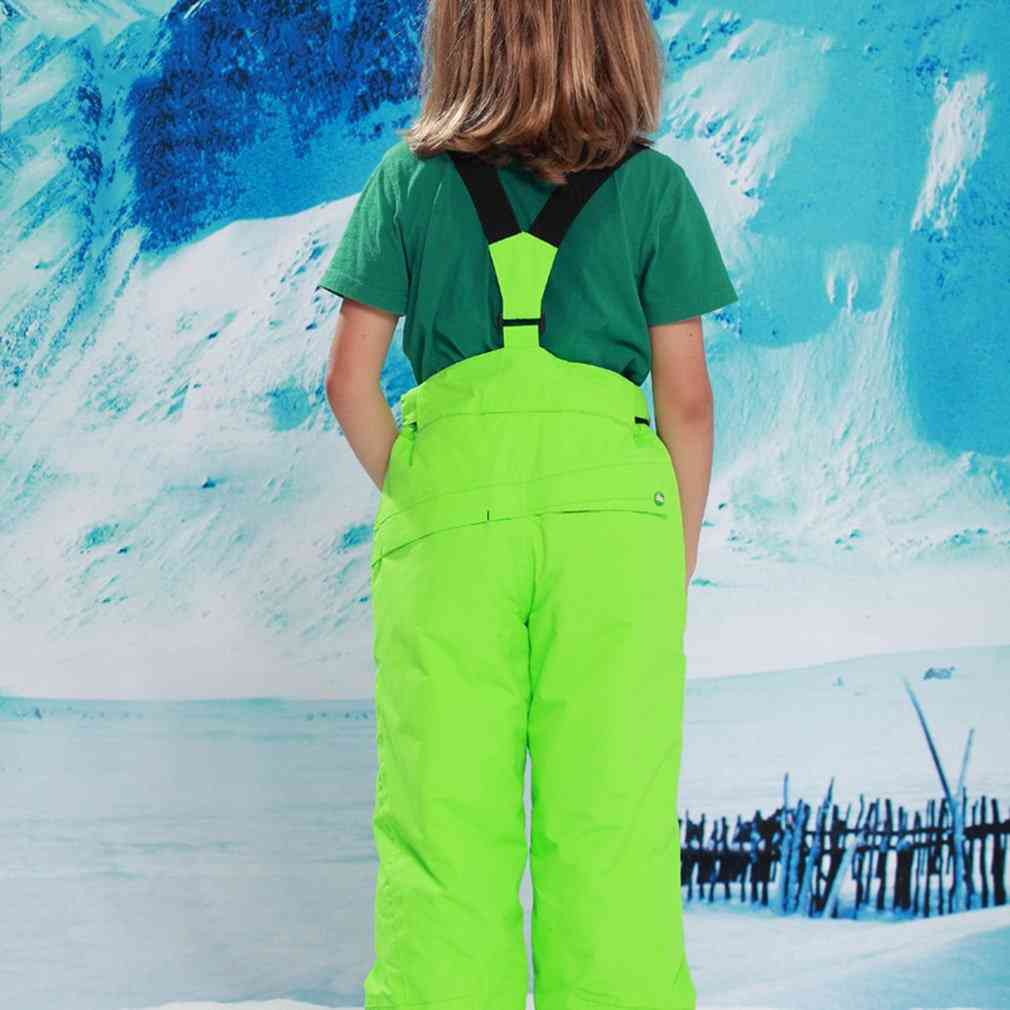 מכנסי סקי חמים בחורף