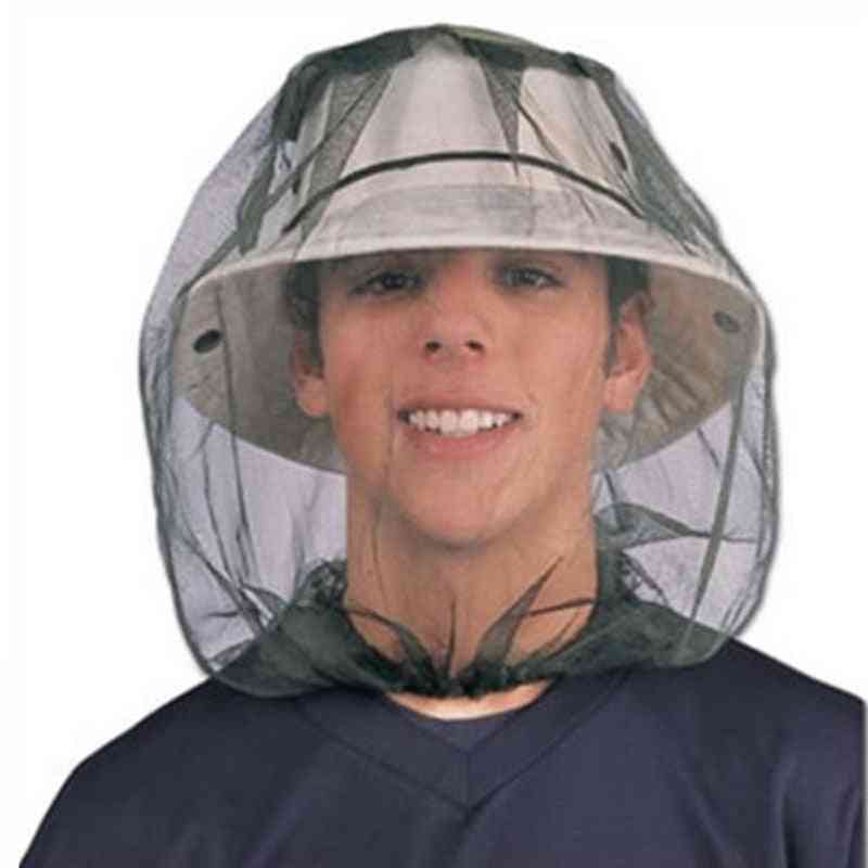 כובע רשת נגד יתושים בחוץ