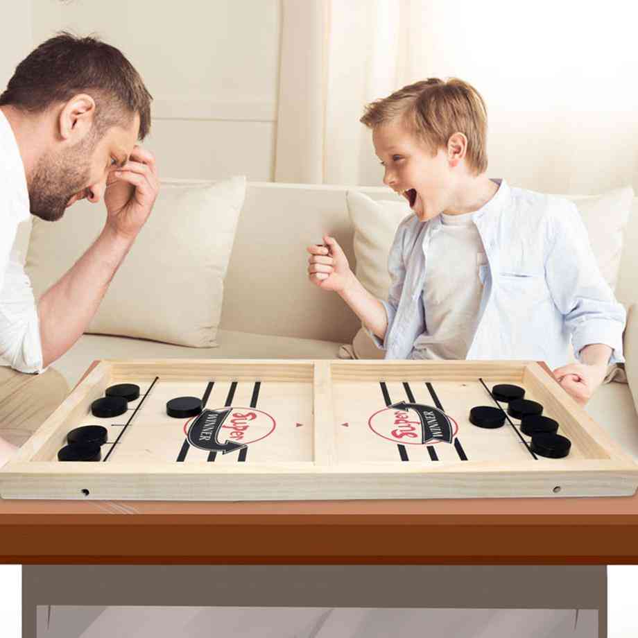 Studsande schack-förälder-barn interaktivt spel