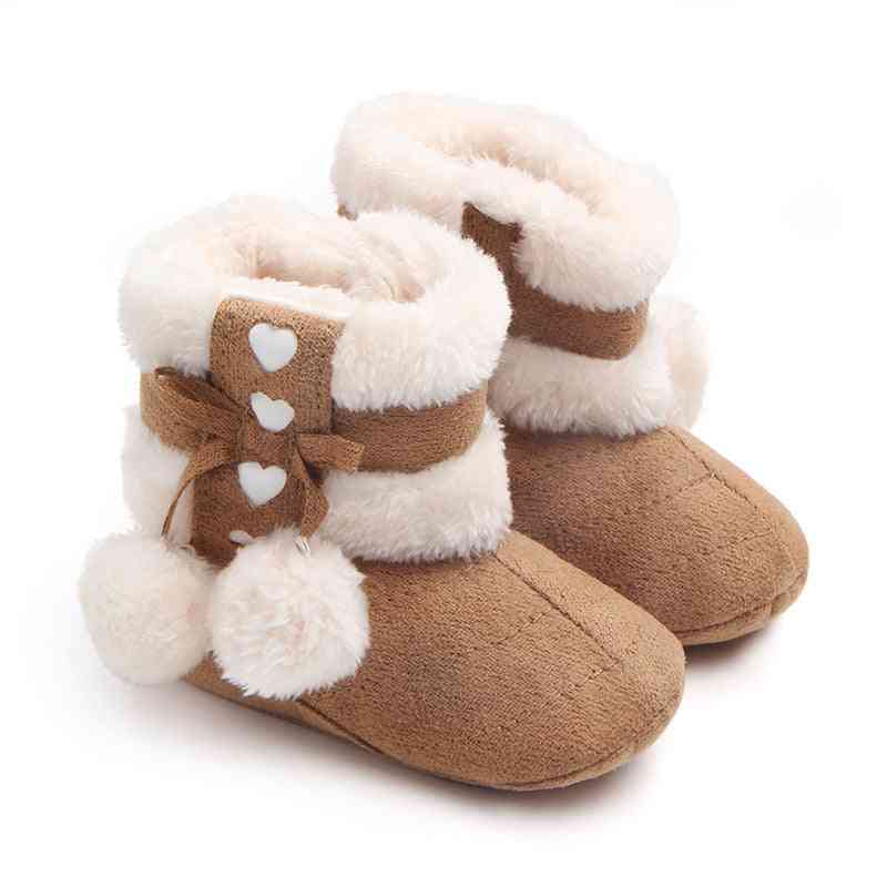 Zimowe śniegowce dla noworodka. utrzymuj ciepłe pluszowe wnętrze antypoślizgowych i ślicznych miękkich butów dla niemowląt