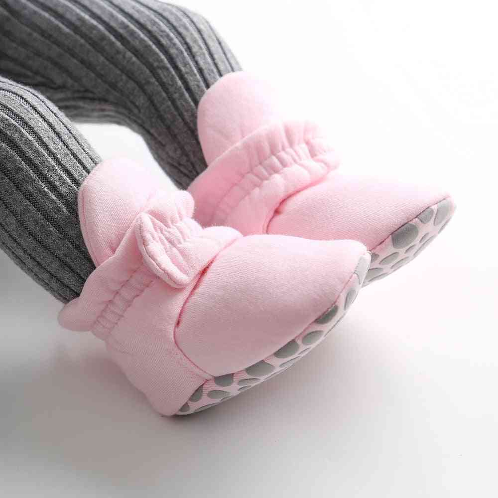 Vastasyntynyt vauva puuvilla mukavat pehmeät liukastumista estävät lämpimät vauvansängyn sukat kengät