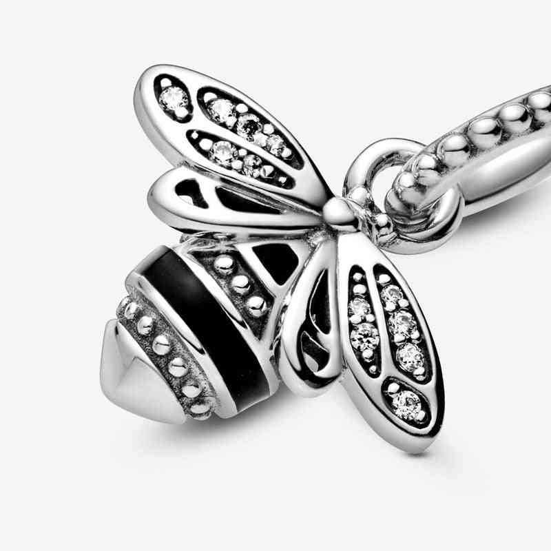 Originalna medena tratinčica odgovara ogrlici od srebrne narukvice pandora charms