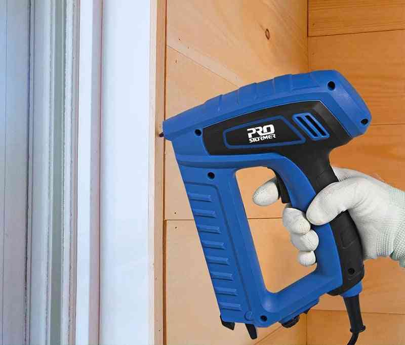 Přenosná elektrická nastřelovací pistole - sešívačka dřevěných dveří
