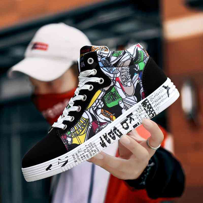 Sneakers alla moda, scarpe casual stringate con graffiti classici