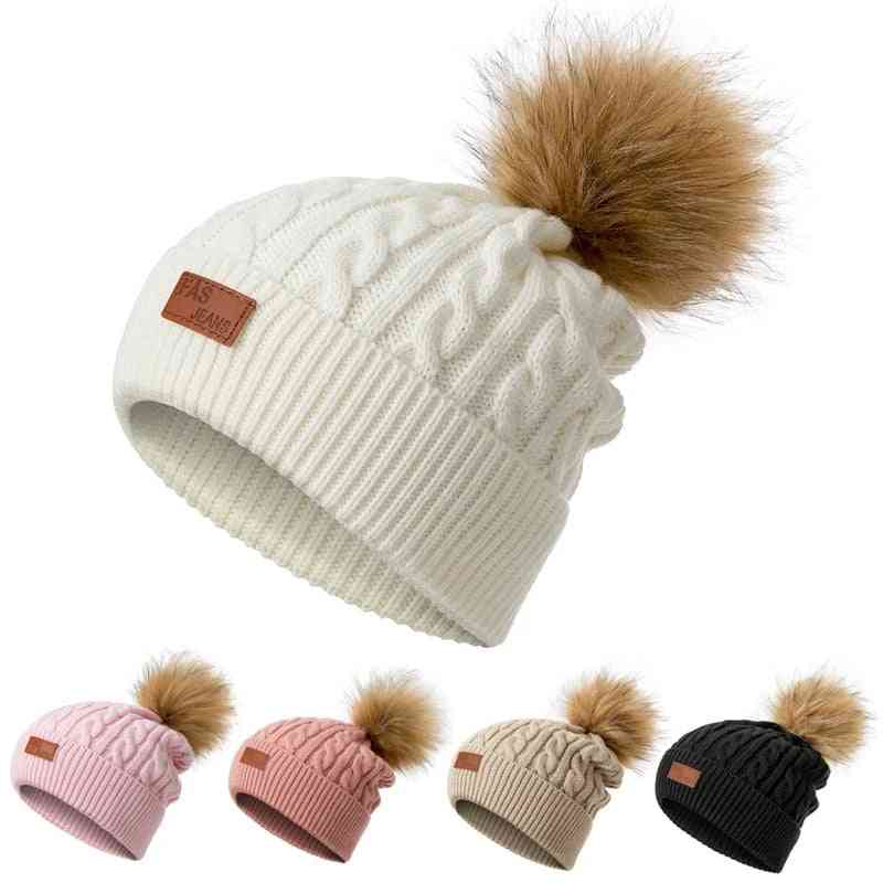 Pompon invernali, cappelli caldi lavorati a maglia per bambini