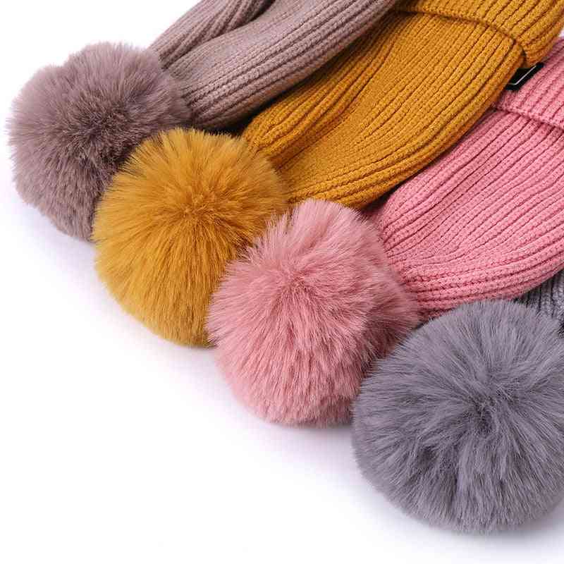 Ensemble foulard tricoté, bonnet pompon et gants