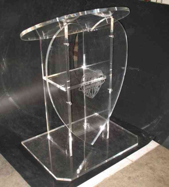 Akrylowa mównica w kształcie serca na podium mównica na ambonę