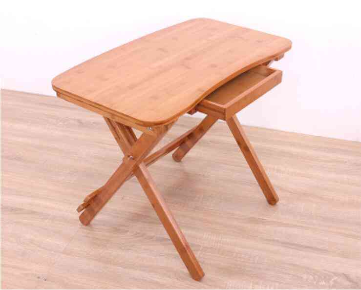 Træ-skrivebord med skuffe og stol