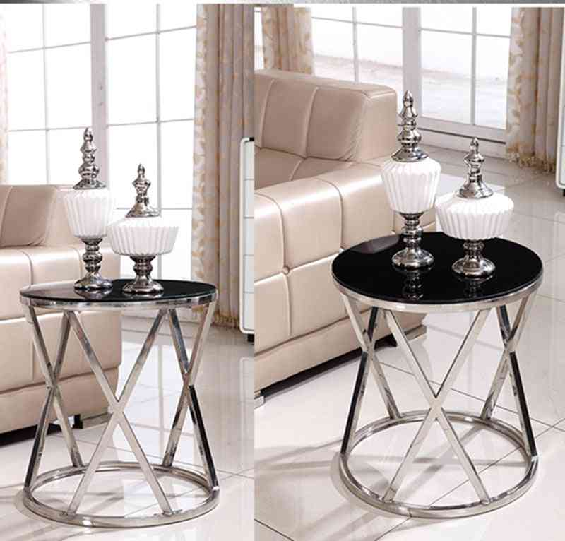 минималистична модерна помощна маса с закалено стъкло или мраморен плот