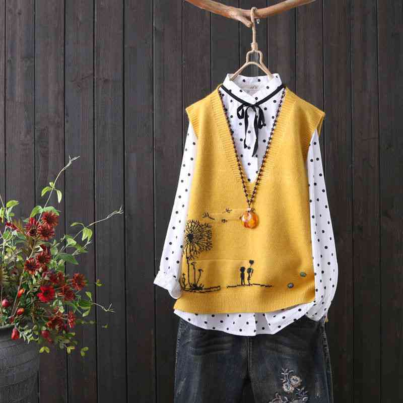 Fashion Embroidery V-neck Knitted Sweater Vest