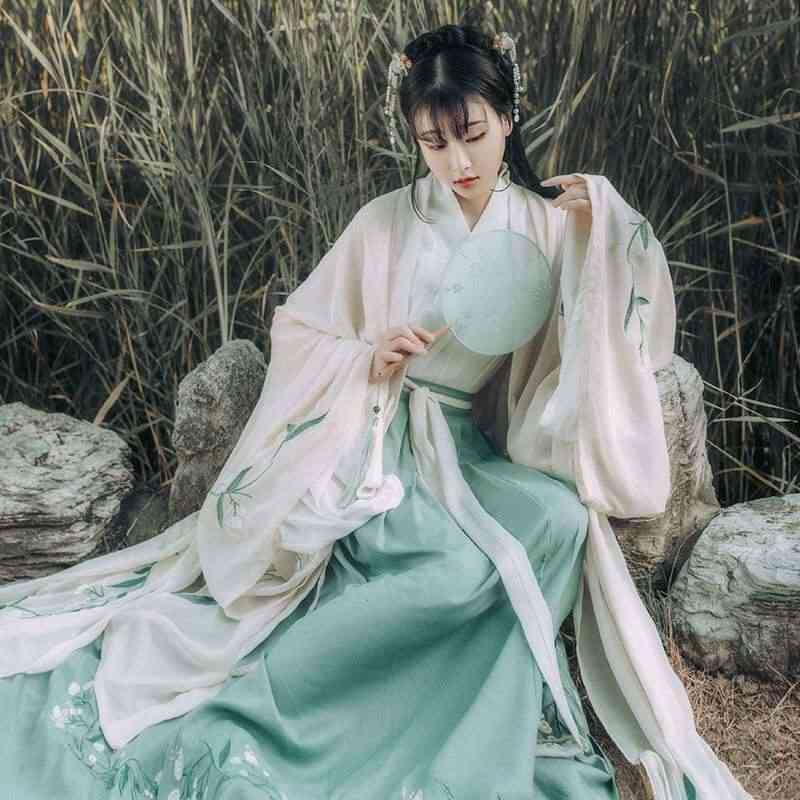 Vestido de gasa tradicional de manga larga