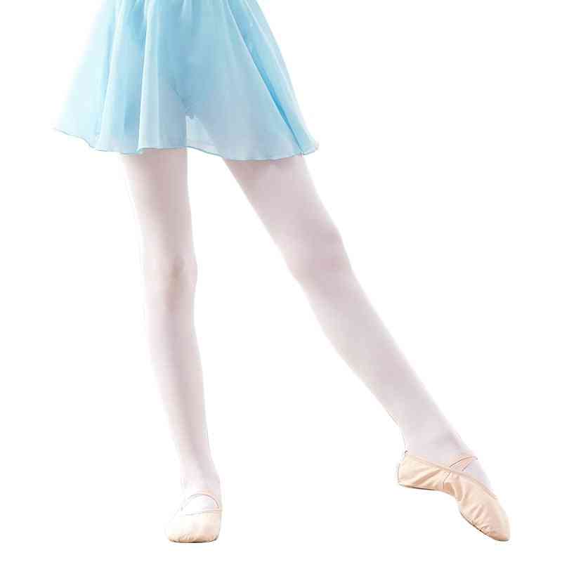 Meisjes balletdans met strakke voeten