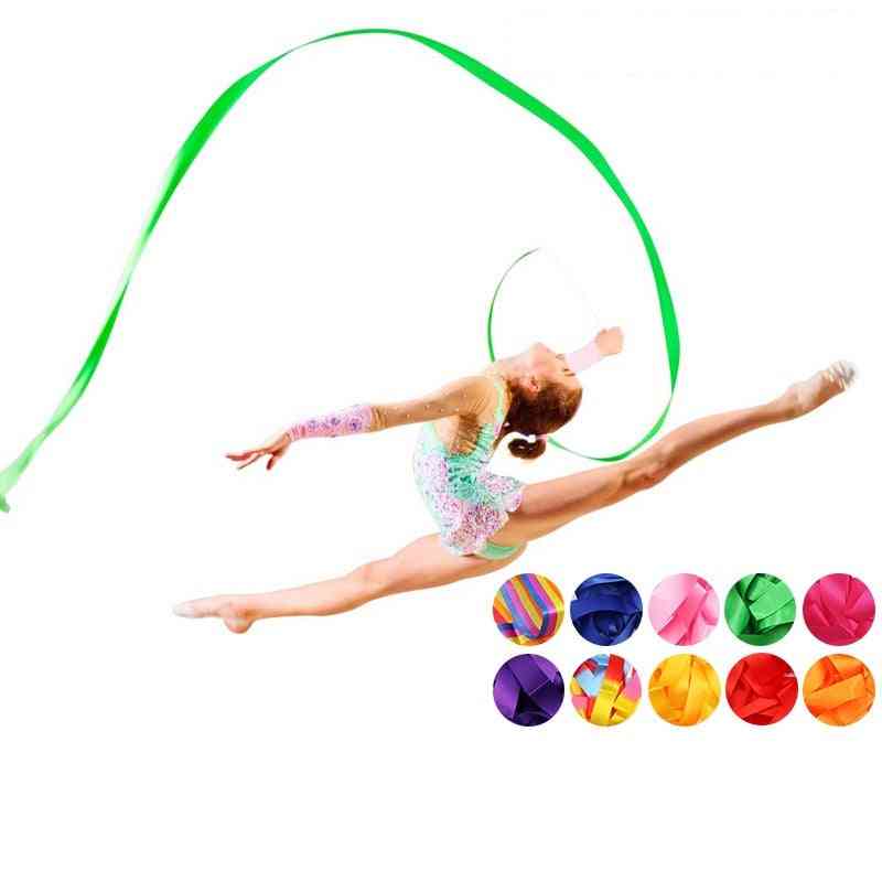 Farverig rytmisk kunstgymnastik - balletstreamer, snurrende stang dansebånd