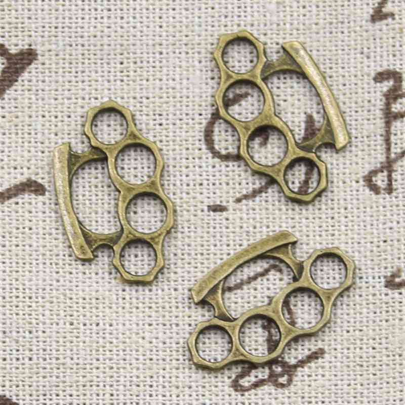 Pendentifs pendentifs antique punch knuckle dusters
