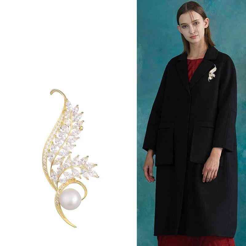 Gold Flower Brooche- Pearl Vintage Pin, Sweater Coat