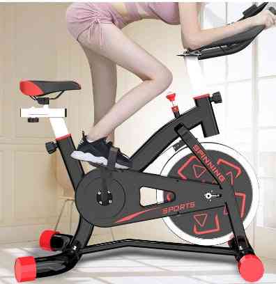 Indoor spinning, cvičení fitness na kole, sportovní rodinné kolo