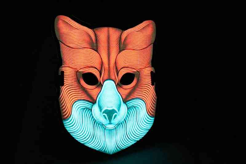 запалете светеща светодиодна маска за Хелоуин
