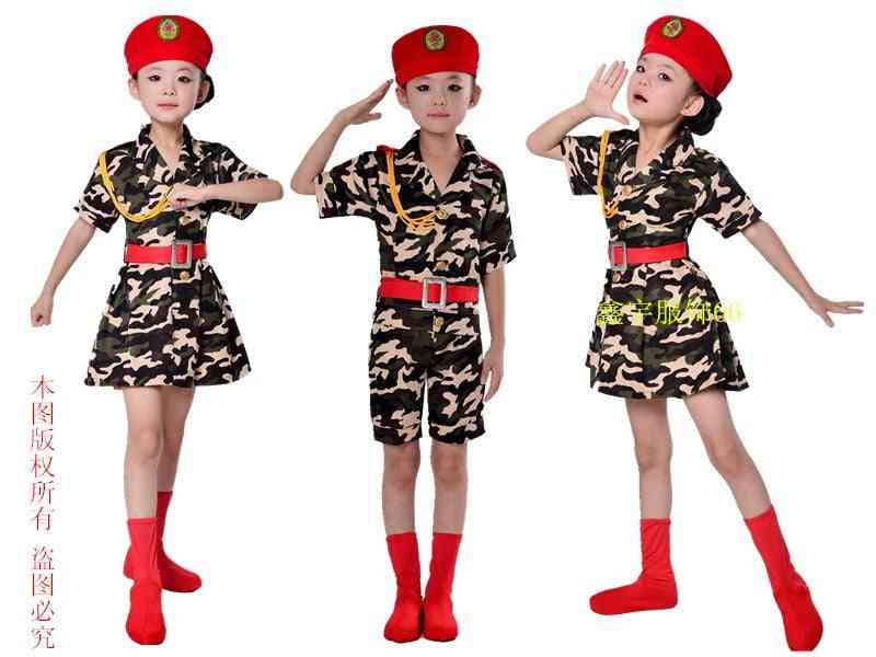 Dança de camuflagem, fantasias de uniformes militares