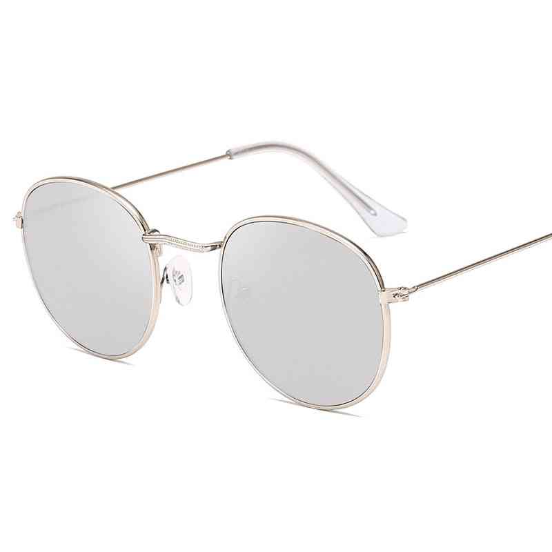 Piccola cornice-designer rotondo, specchio in lega, occhiali da sole, donne