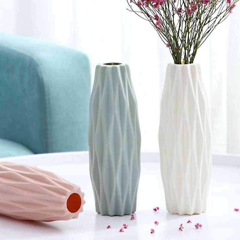 модерна ваза- цветна аранжировка, модерен креатив за декорация на дома