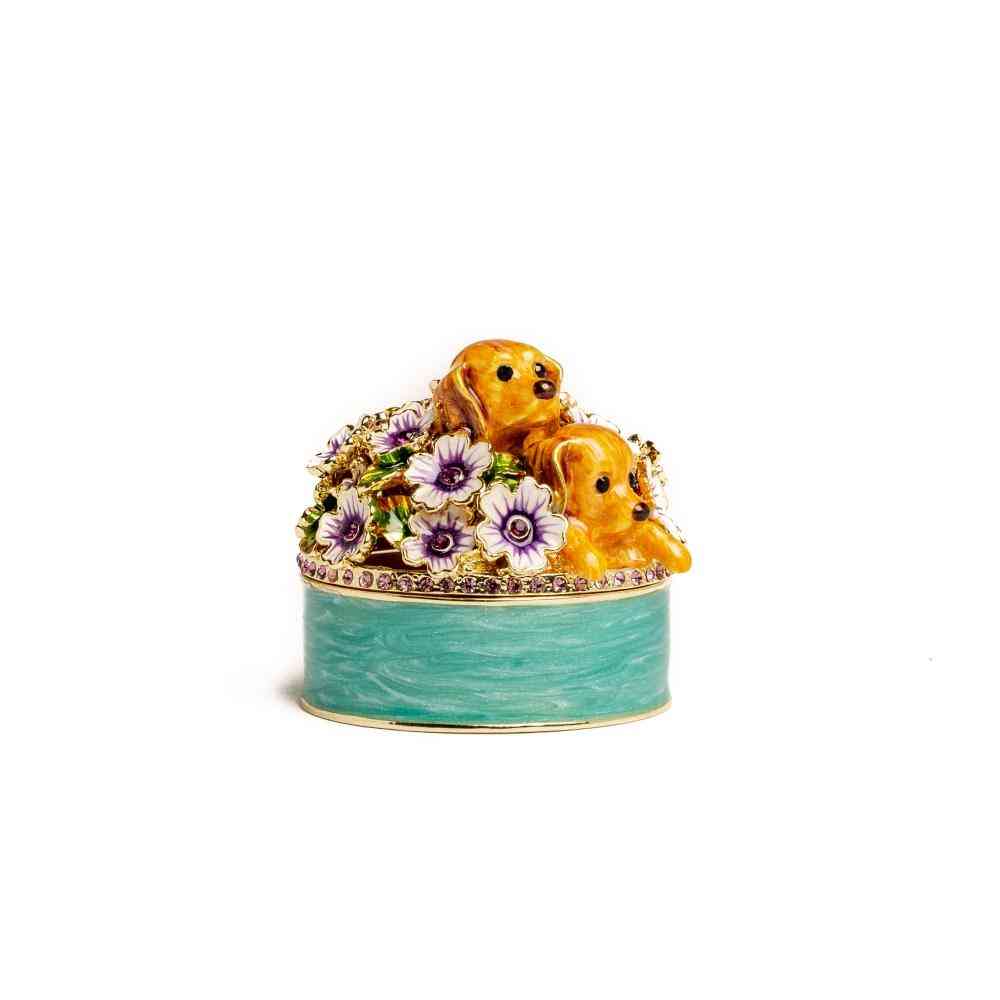 Drăguță cățeluș și flori cutie de breloc