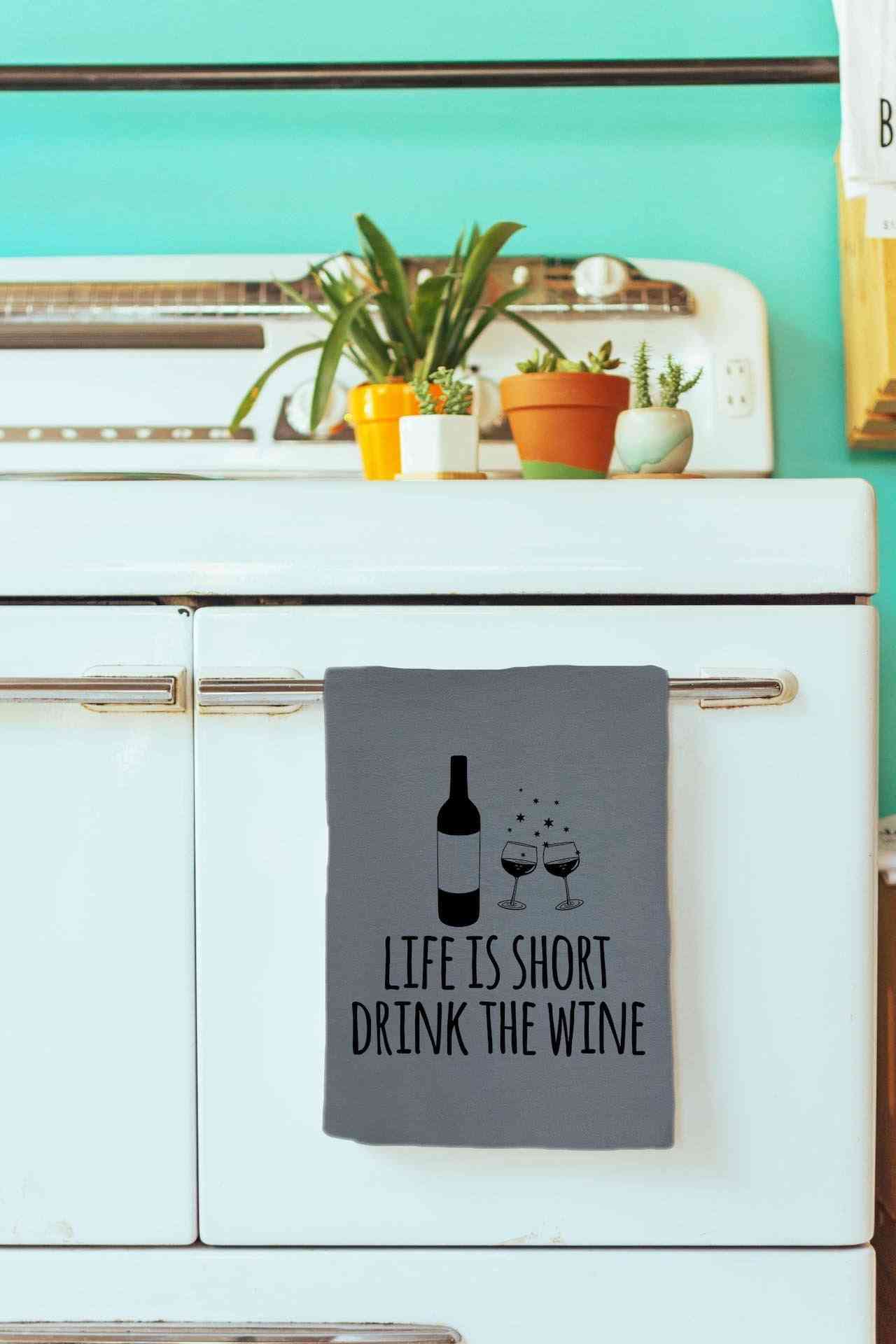 življenje je kratko pijte vinsko posodo brisačo