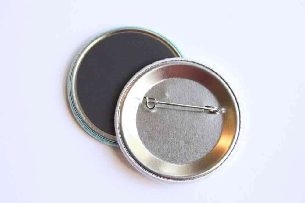 Kolík na gombíky, magnet alebo vreckové zrkadlo
