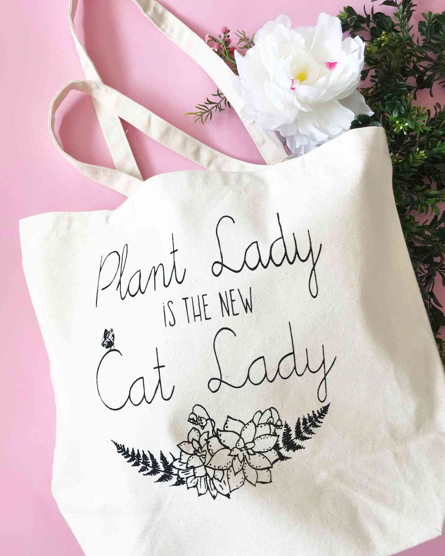 A senhora da planta é a nova bolsa do mercado para mulheres de gatos