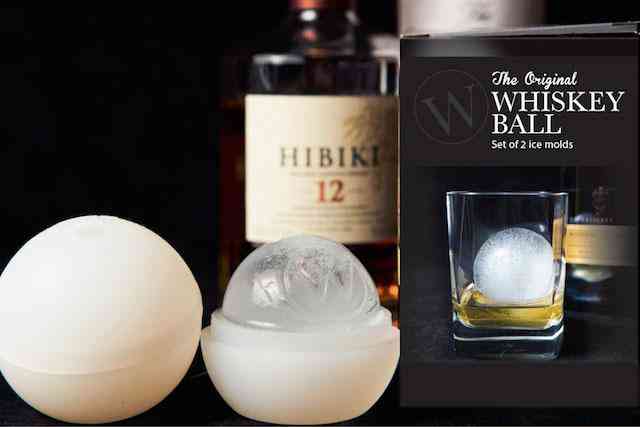 Set di vaschette per ghiaccio con palline di whisky