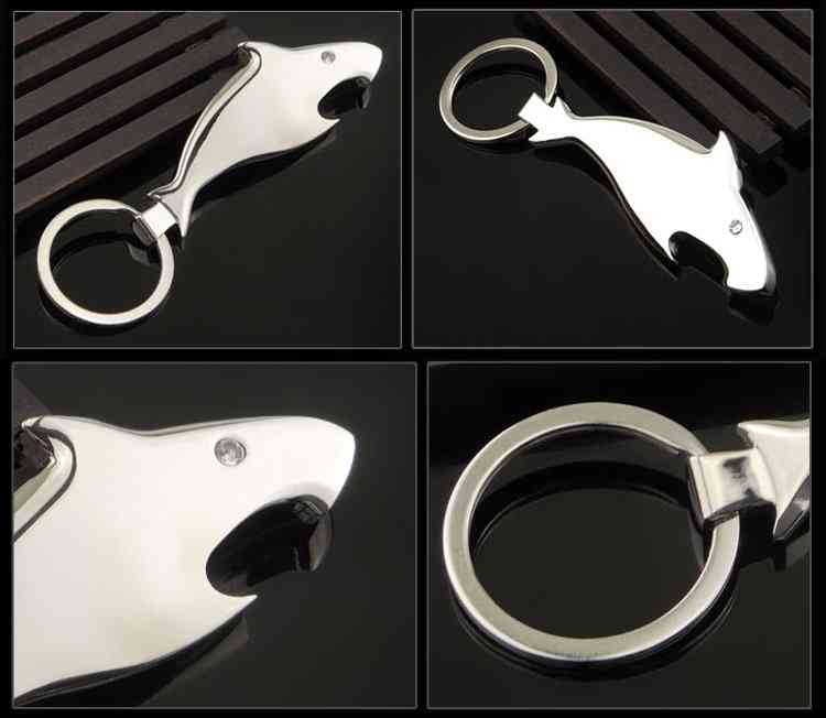 Whale key chain flasköppnare