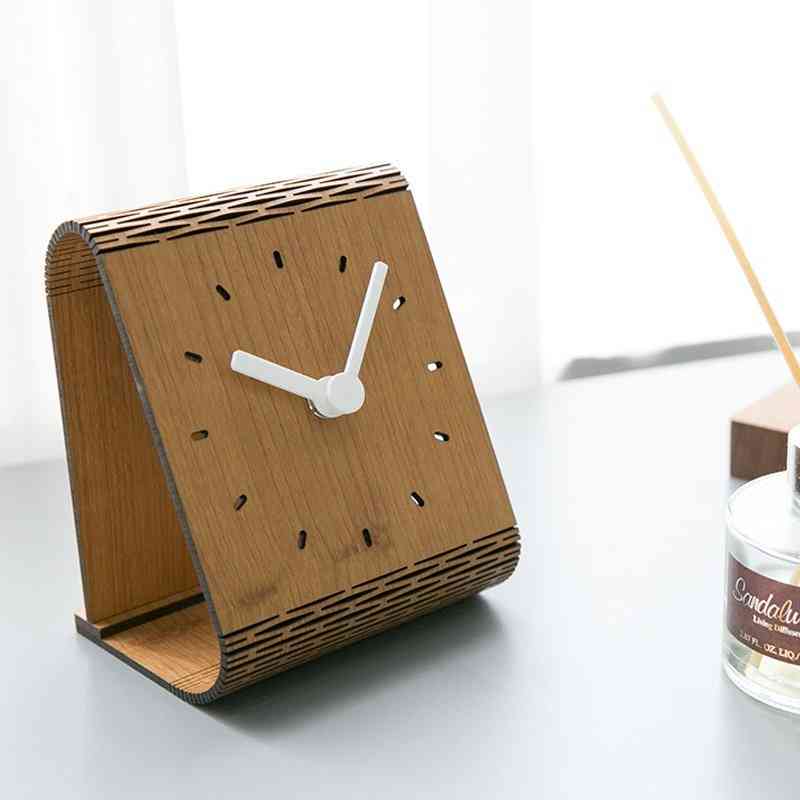 Horloge en bois courbé
