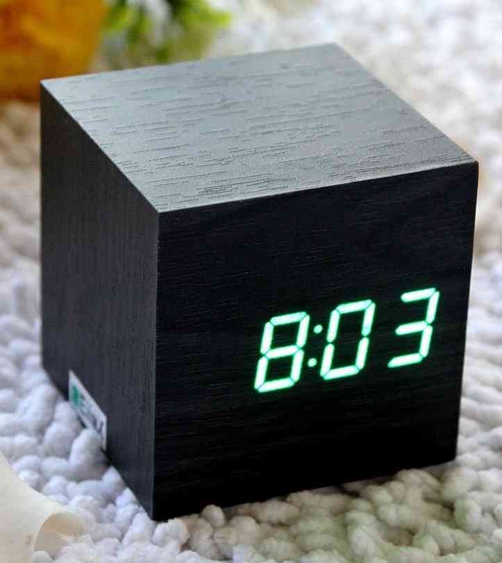 Despertador digital mini led em forma de cubo de madeira