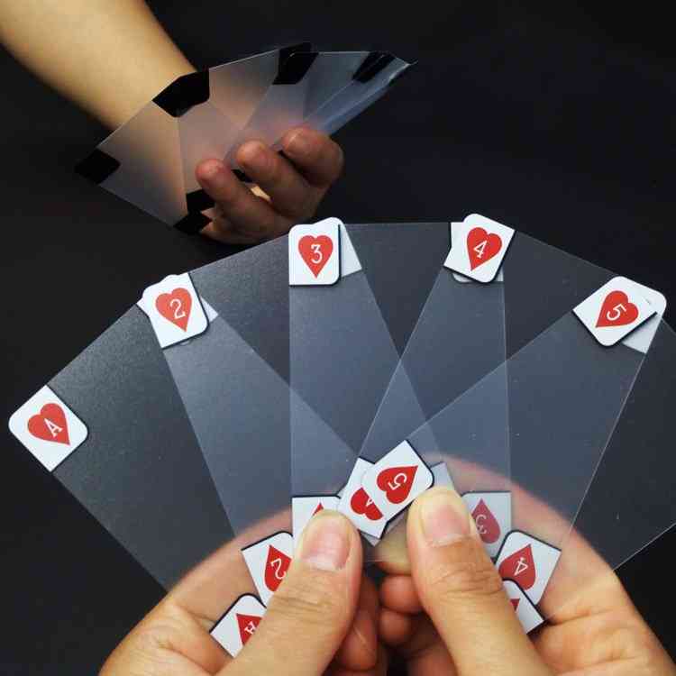 Transparentní hrací karty