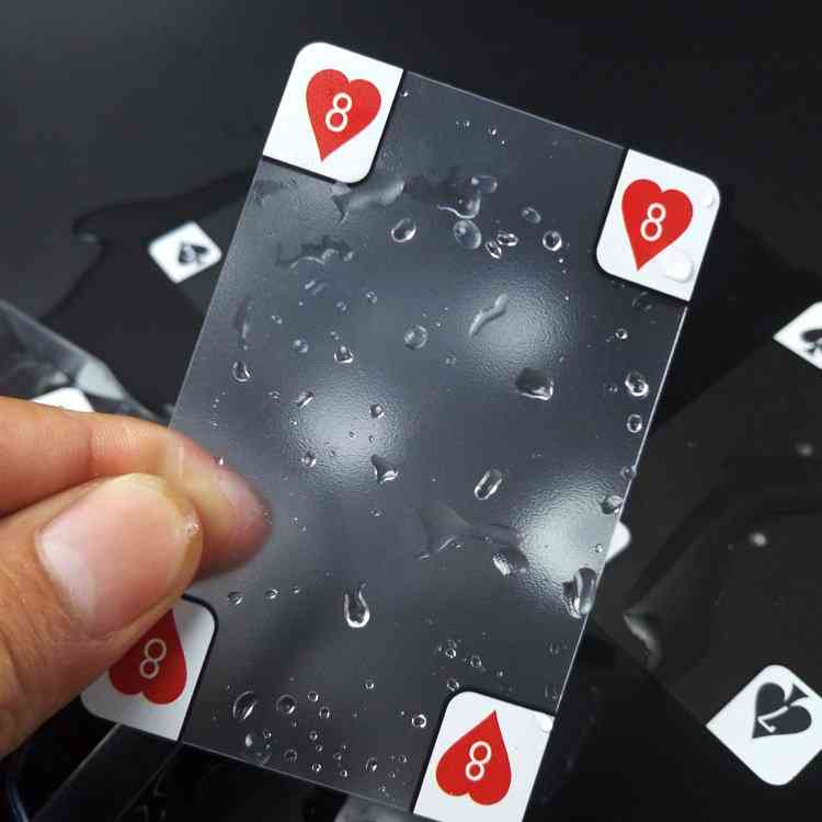 Transparentní hrací karty