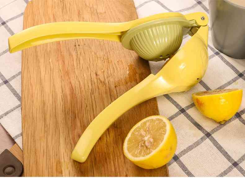 Sitruunan puristustyökalu keittiöön
