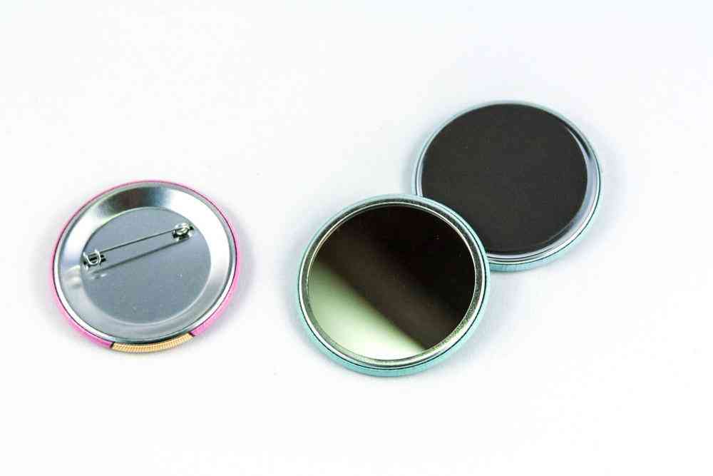 Magnet na mops, špendlík alebo vreckové zrkadlo