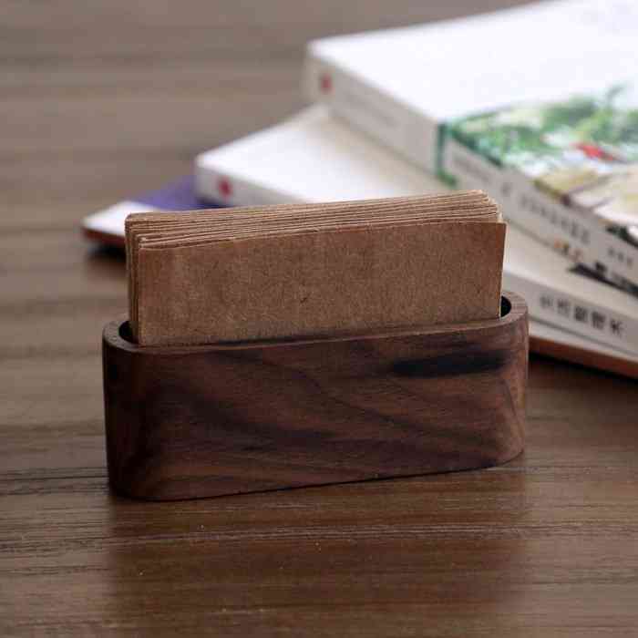дървена кутия за визитки